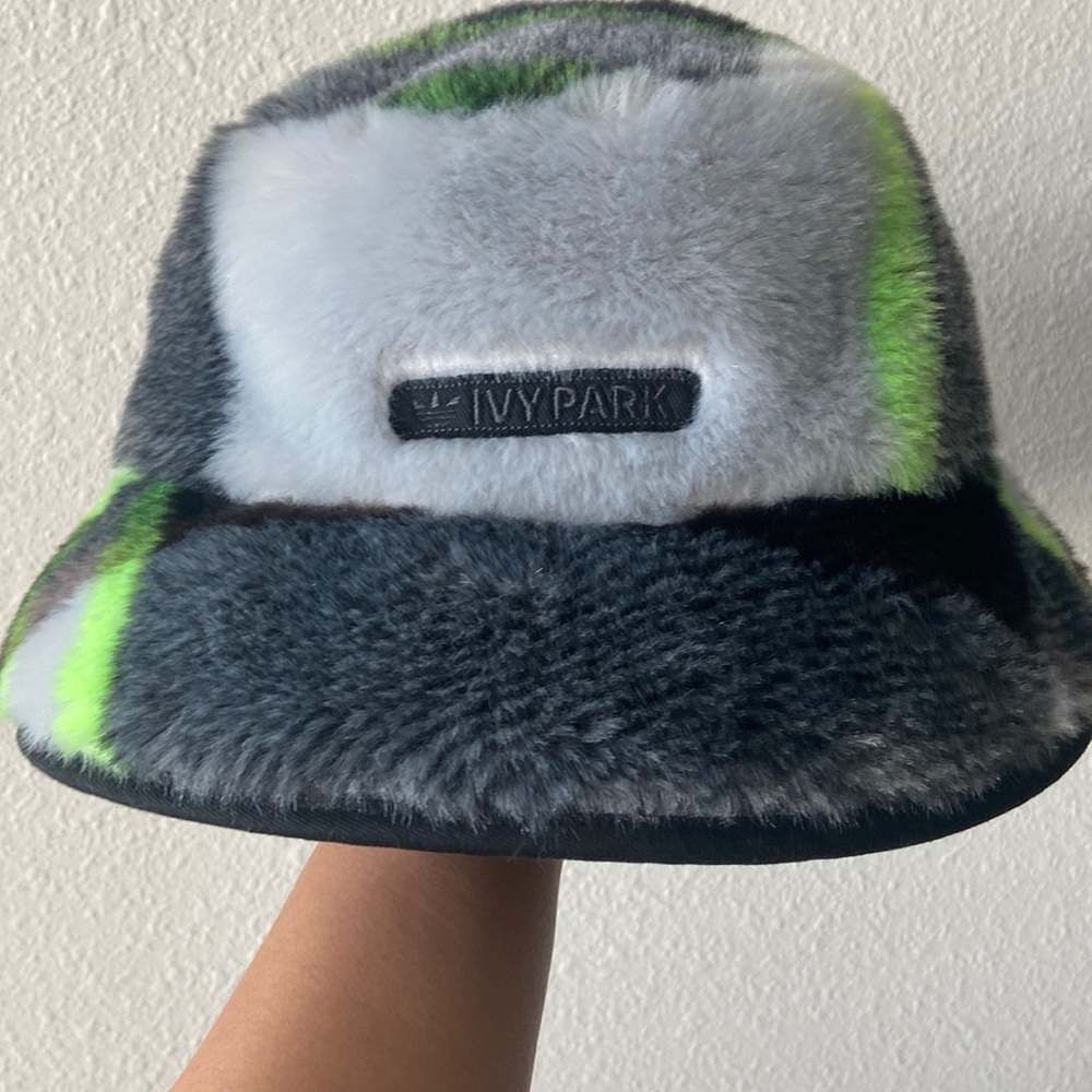 Ivy park bucket hat